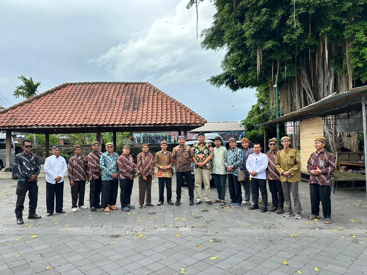 PB XIV Hangabehi Laksanakan Salat Jumat di Masjid Bersejarah, Masjid Gedhe Mataram Kotagede Yogyakarta